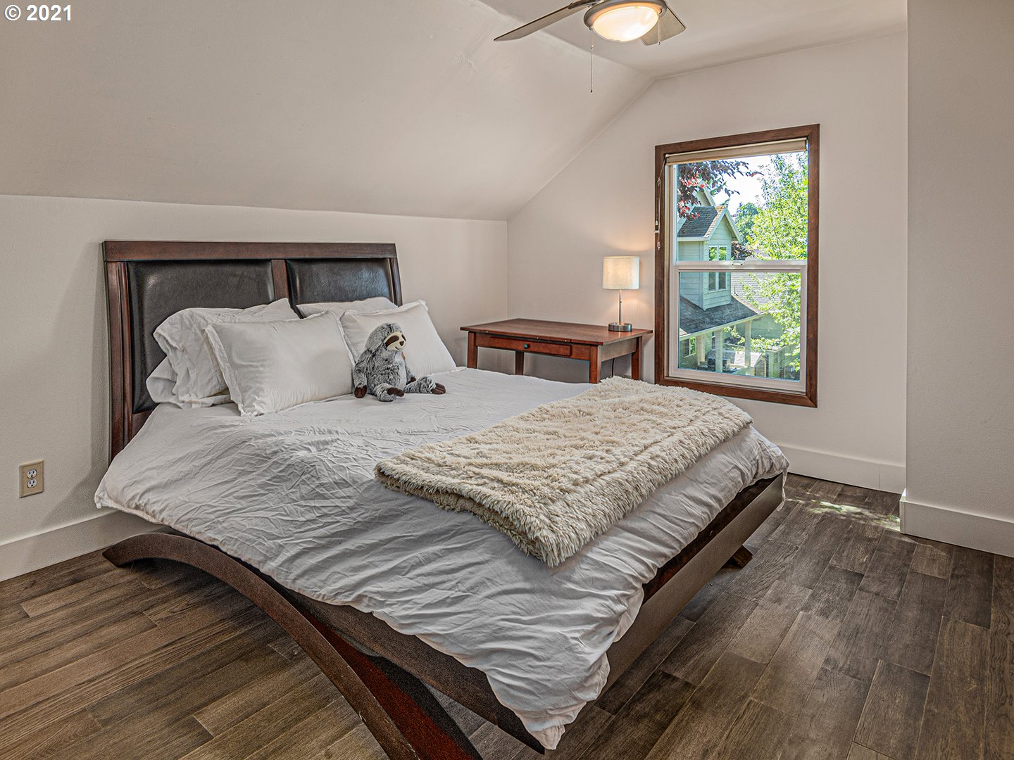 920 Southwest Taylors Ferry Road Portland, OR 97219 - Photo 17 of 25 Gallery Image 17