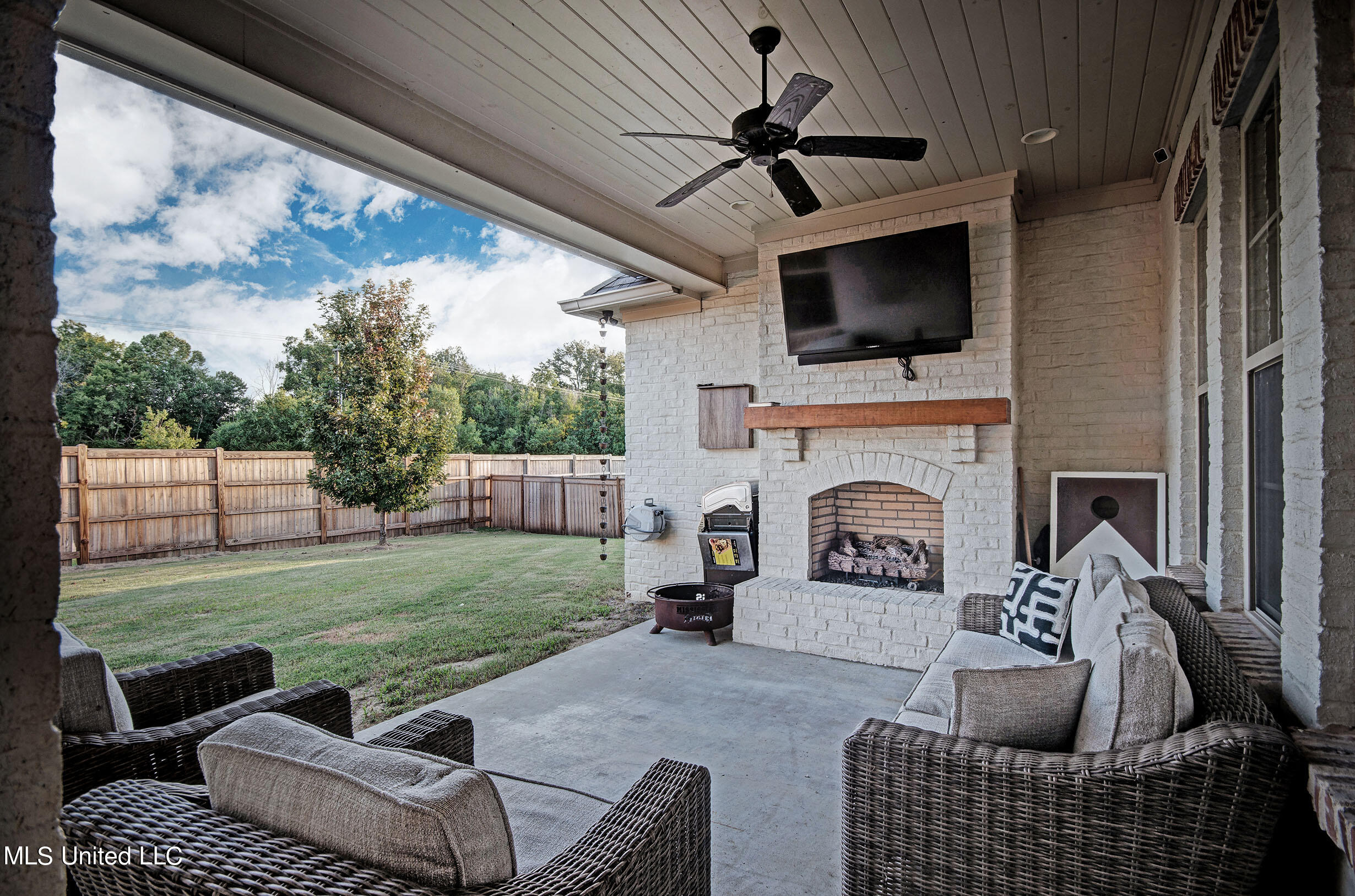205 Harris Circle Madison, MS 39110 - Photo 29 of 32 205 Harris Cir Back Patio 1