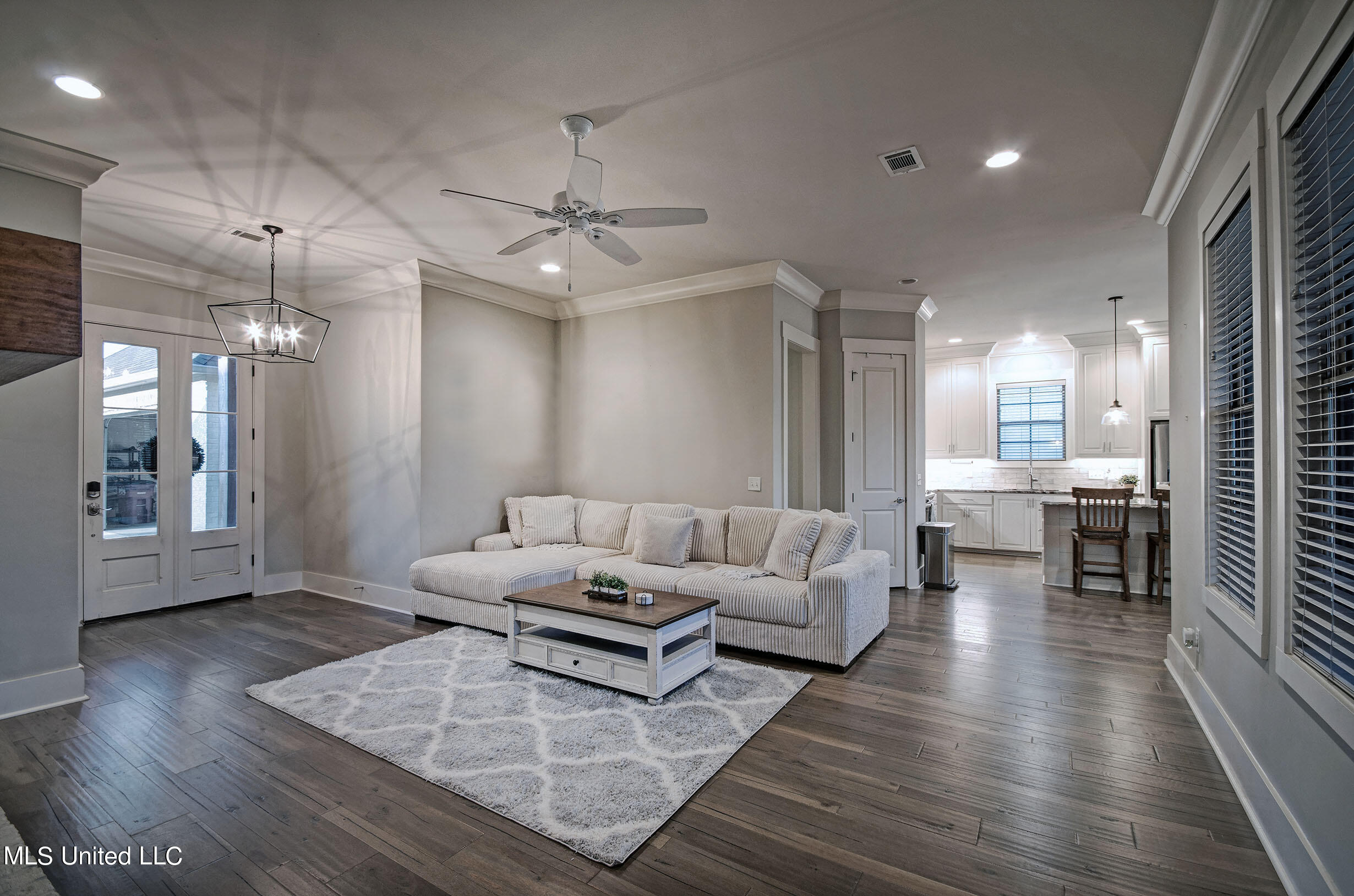 205 Harris Circle Madison, MS 39110 - Photo 5 of 32 205 Harris Cir Living Room 2