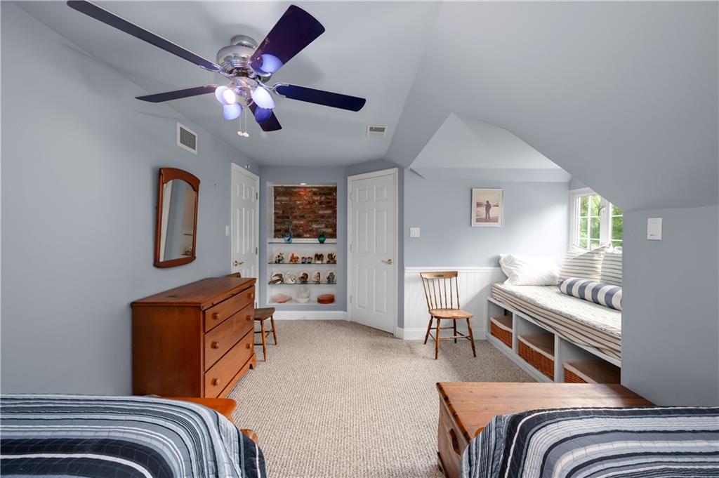 3871 Green Valley Road Pittsburgh, PA 15235 - Photo 25 of 50 Upper Bedroom 2 with Built in Shelves