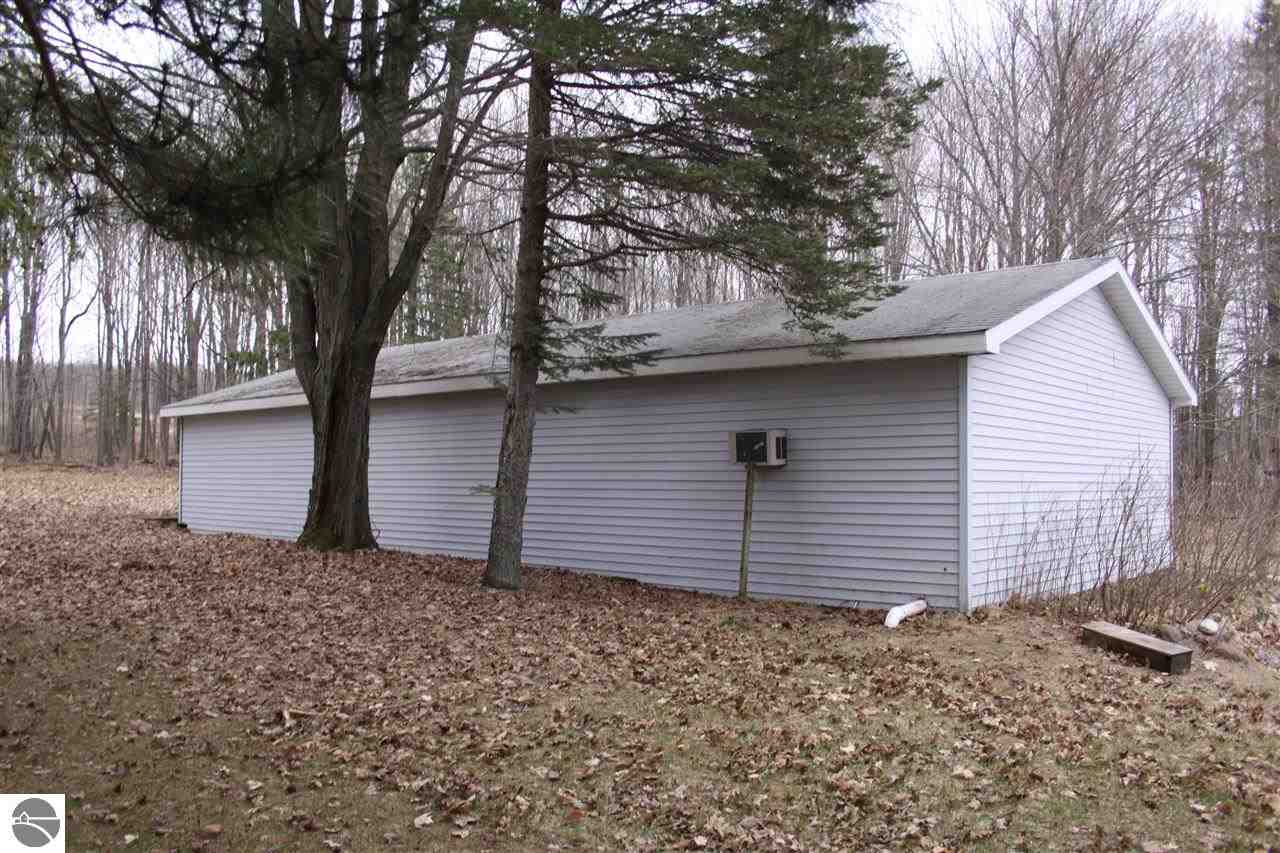 3689 Wallaker Road Benzonia, MI 49616 - Photo 11 of 27 1783894-10.JPG