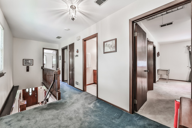 400 Uvedale Road Riverside, IL 60546 - Photo 11 of 25