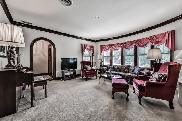 400 Uvedale Road Riverside, IL 60546 - Photo 4 of 25
