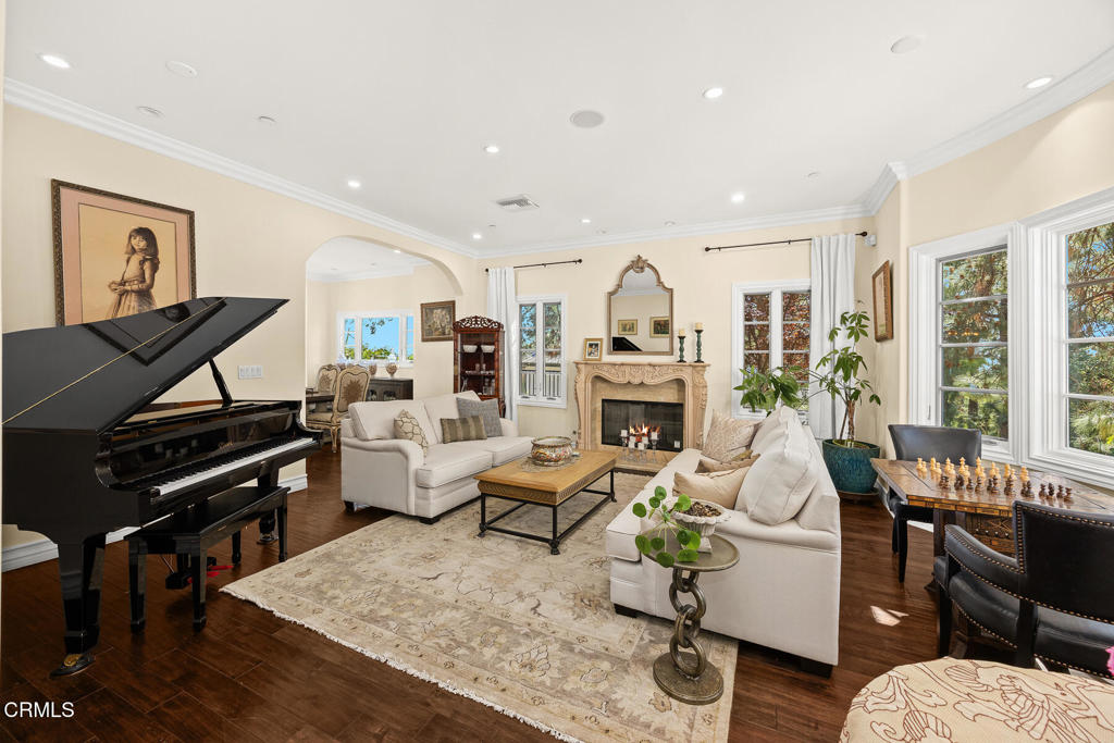 574 Camillo Road Sierra Madre, CA 91024 - Photo 10 of 72 Living Room