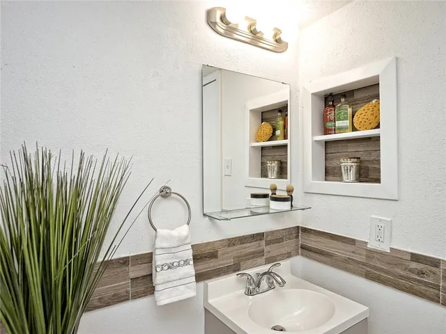 $895 | 1840 Burton Drive, Unit 226, Austin, TX 78741