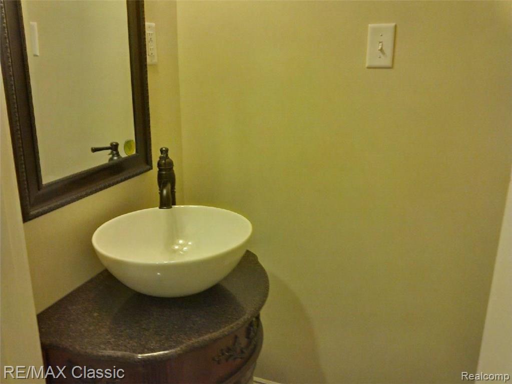 36124 Paddleford Road Farmington Hills, MI 48331 - Photo 7 of 22