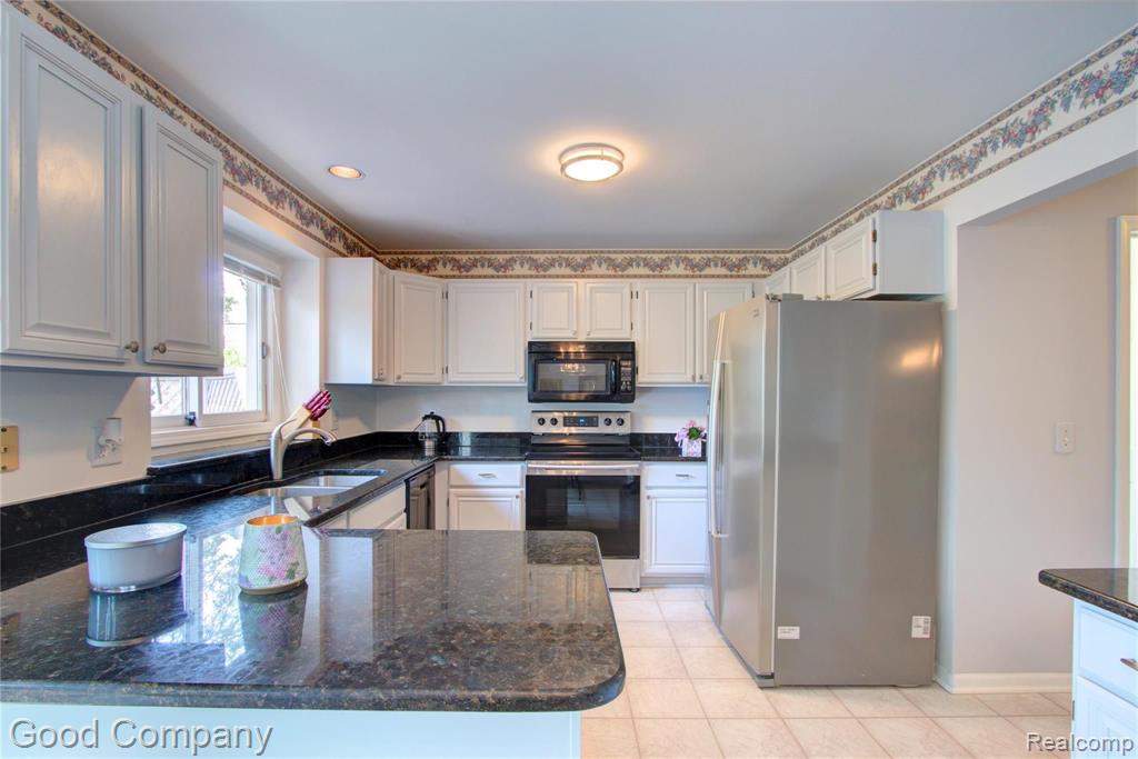864 Preswick Court Rochester Hills, MI 48307 - Photo 14 of 47