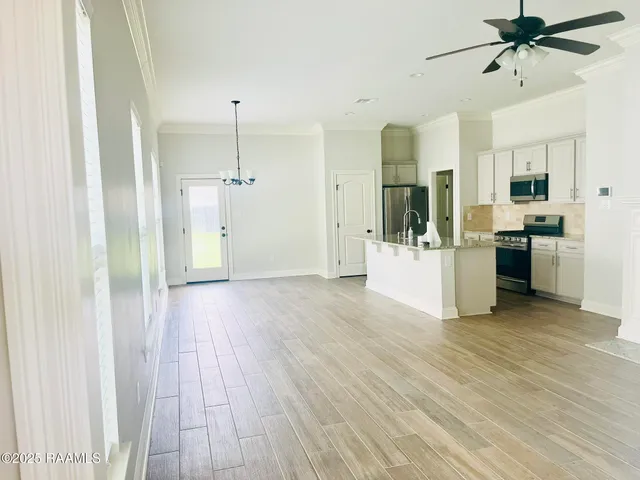 $2,070 | 6217 Lake Edge Drive, Baton Rouge, LA 70820