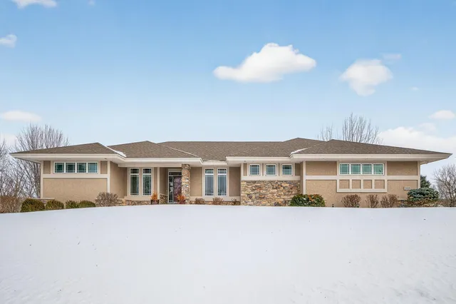 $925,000 | 21115 Ridgewood Trail, Lakeville, MN 55044