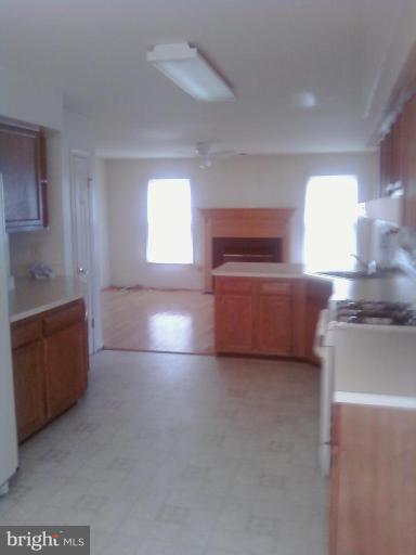 13166 Broadmore Road Silver Spring, MD 20904 - Photo 3 of 10 Kitchen/Dining Room