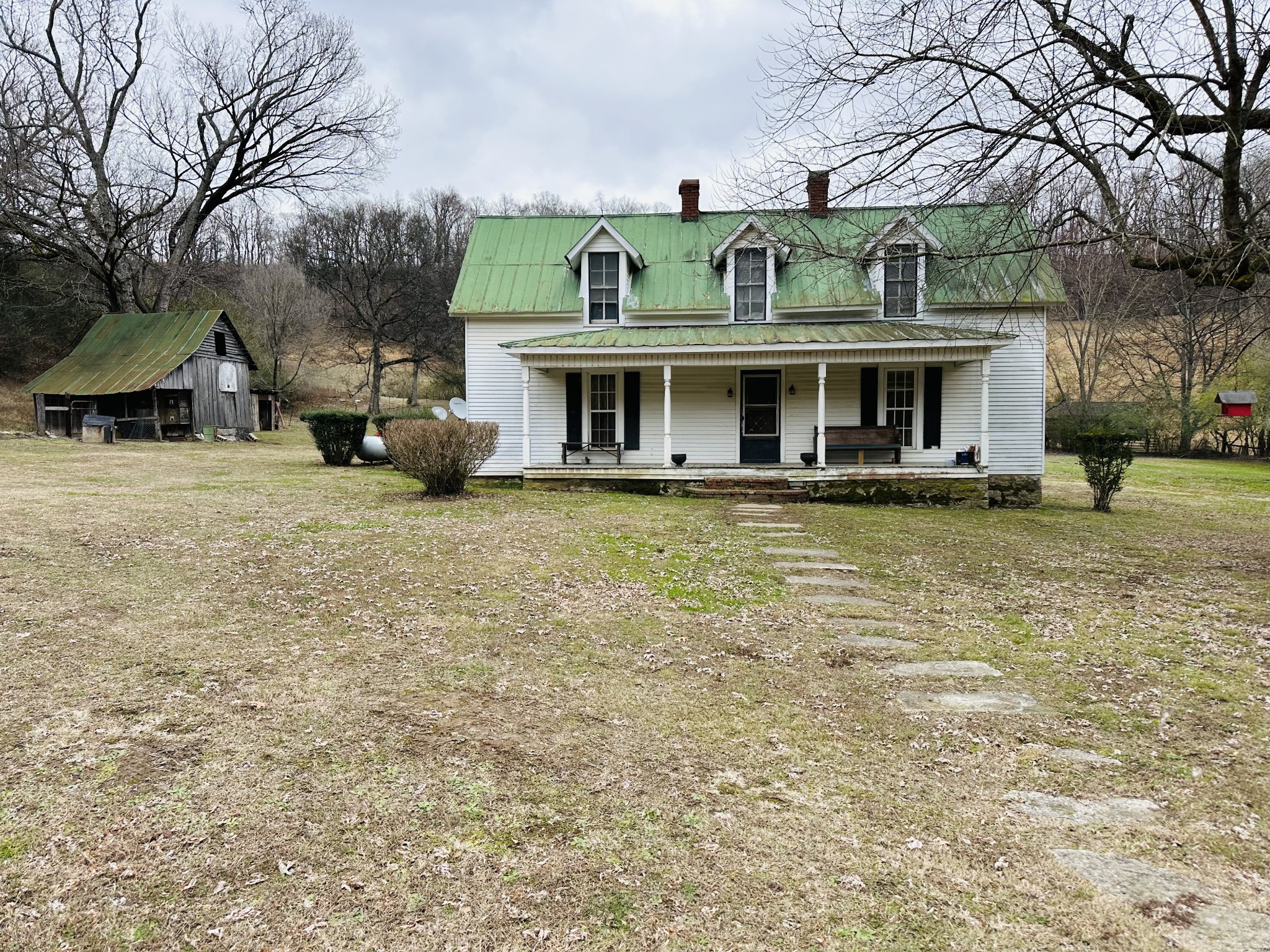 247 Hamestring Road Fayetteville, TN 37334 - Photo 3 of 29 a front view of house with yard