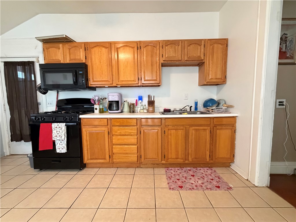 39 Edmonds Street Rochester, NY 14607 - Photo 13 of 25 Downstairs Unit