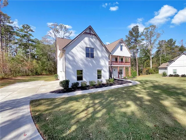 $700,000 | 165 Durham Estates Drive, Sharpsburg, GA 30277