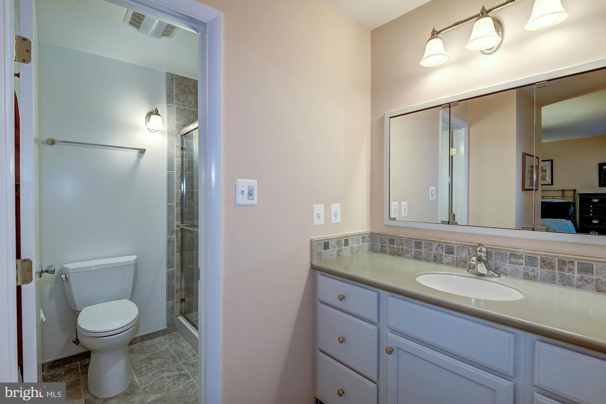 2030 Golf Course Drive Reston, VA 20191 - Photo 17 of 26 Bath (Master)
