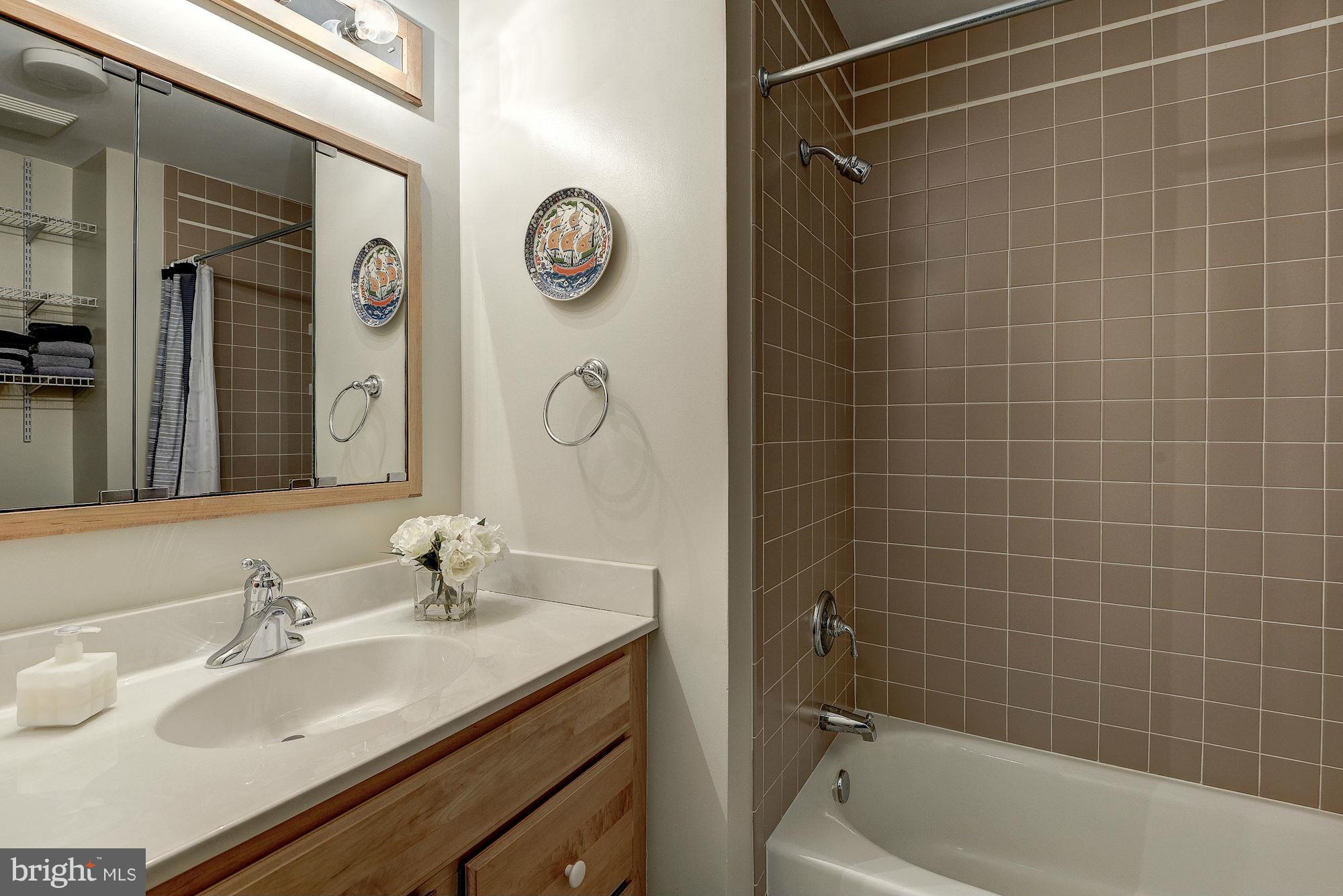 2030 Golf Course Drive Reston, VA 20191 - Photo 20 of 26 Bath