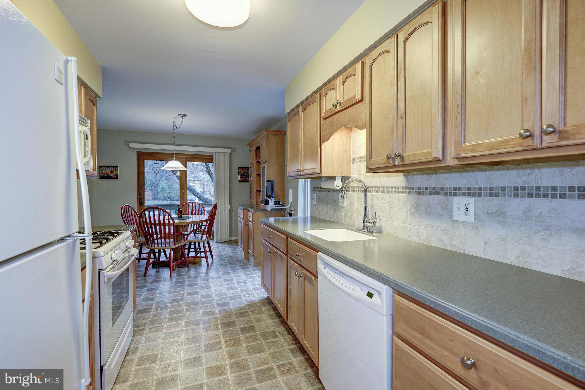 2030 Golf Course Drive Reston, VA 20191 - Photo 10 of 26 Kitchen