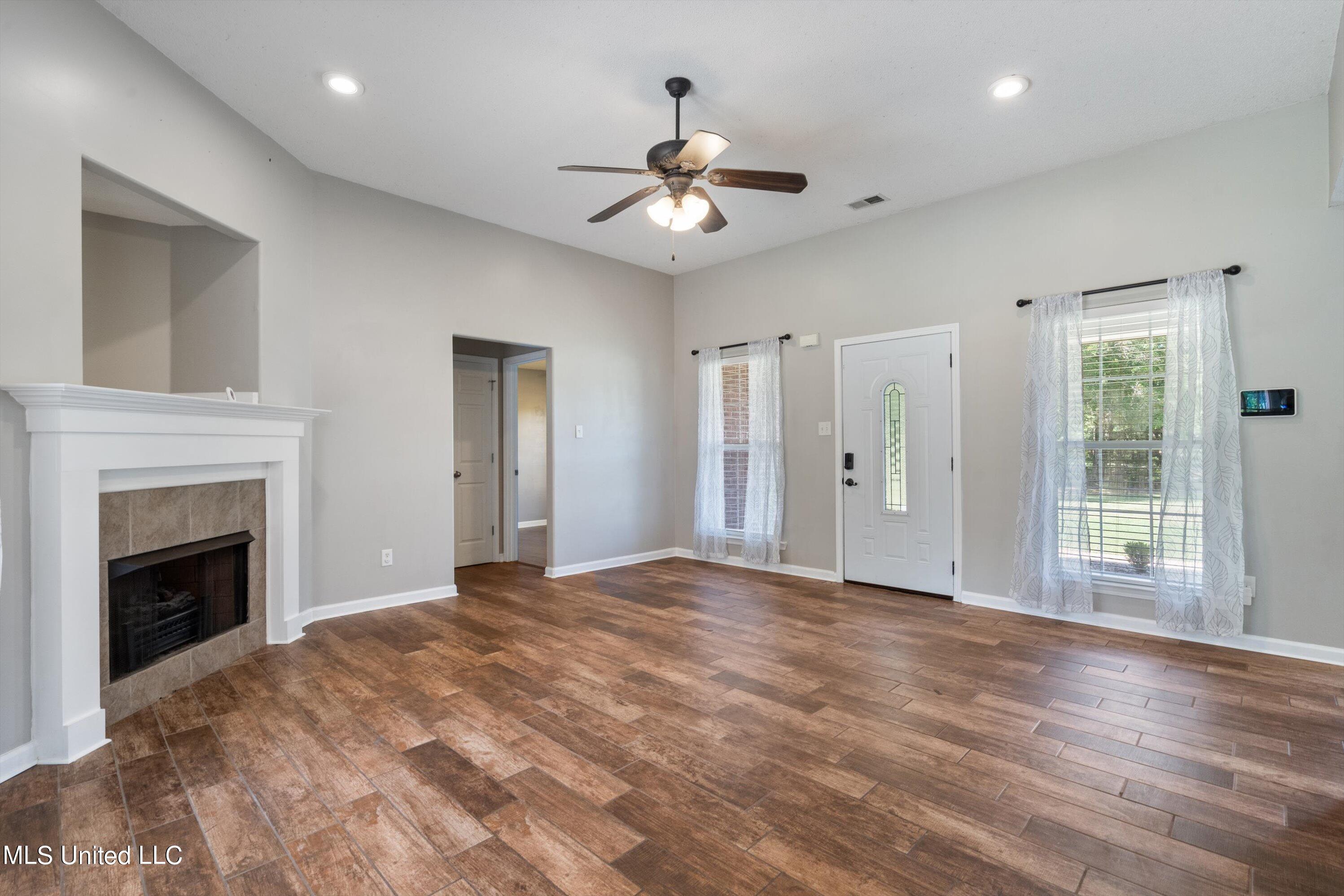 619 Watson Road Byhalia, MS 38611 - Photo 6 of 32 Great Room with fireplace!