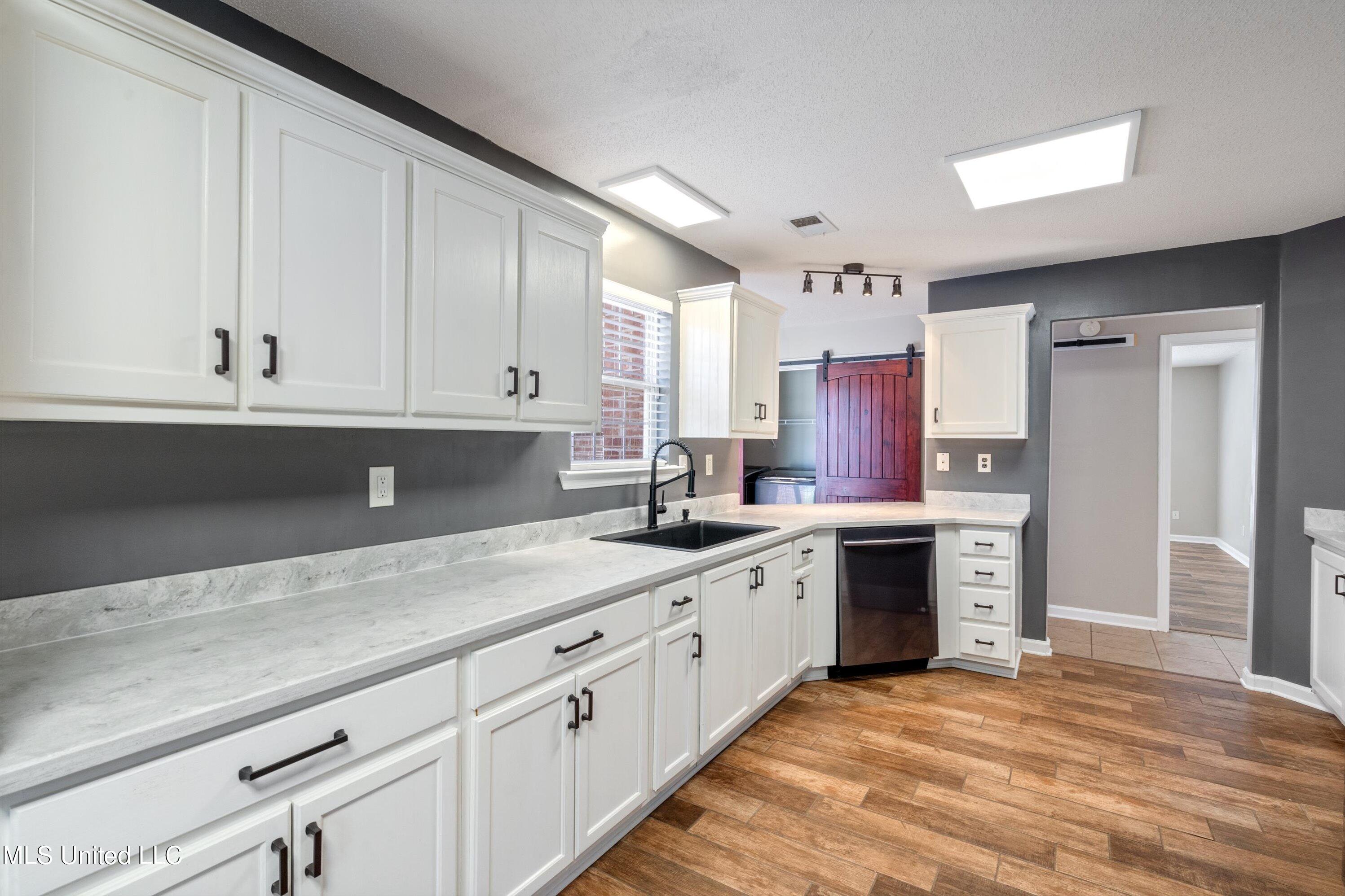 619 Watson Road Byhalia, MS 38611 - Photo 8 of 32 Kitchen!