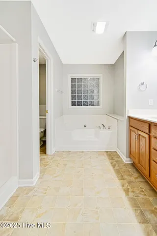 $2,200 | 102 Huntington Court, Jacksonville, NC 28540