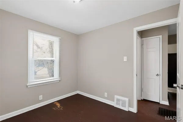 $89,900 | 2037 Bainbridge Drive, St. Louis, MO 63133