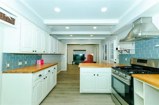 a kitchen that has a lot of cabinets in it