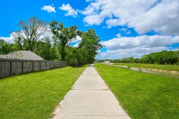 a view of a pathway with a yard