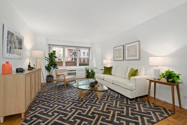 $645,000 | 251 East 51st Street, Unit 3M | Midtown East