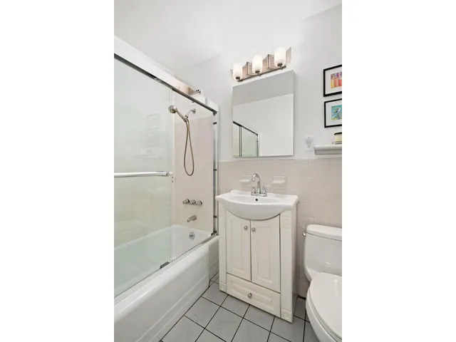 $645,000 | 251 East 51st Street, Unit 3M | Midtown East