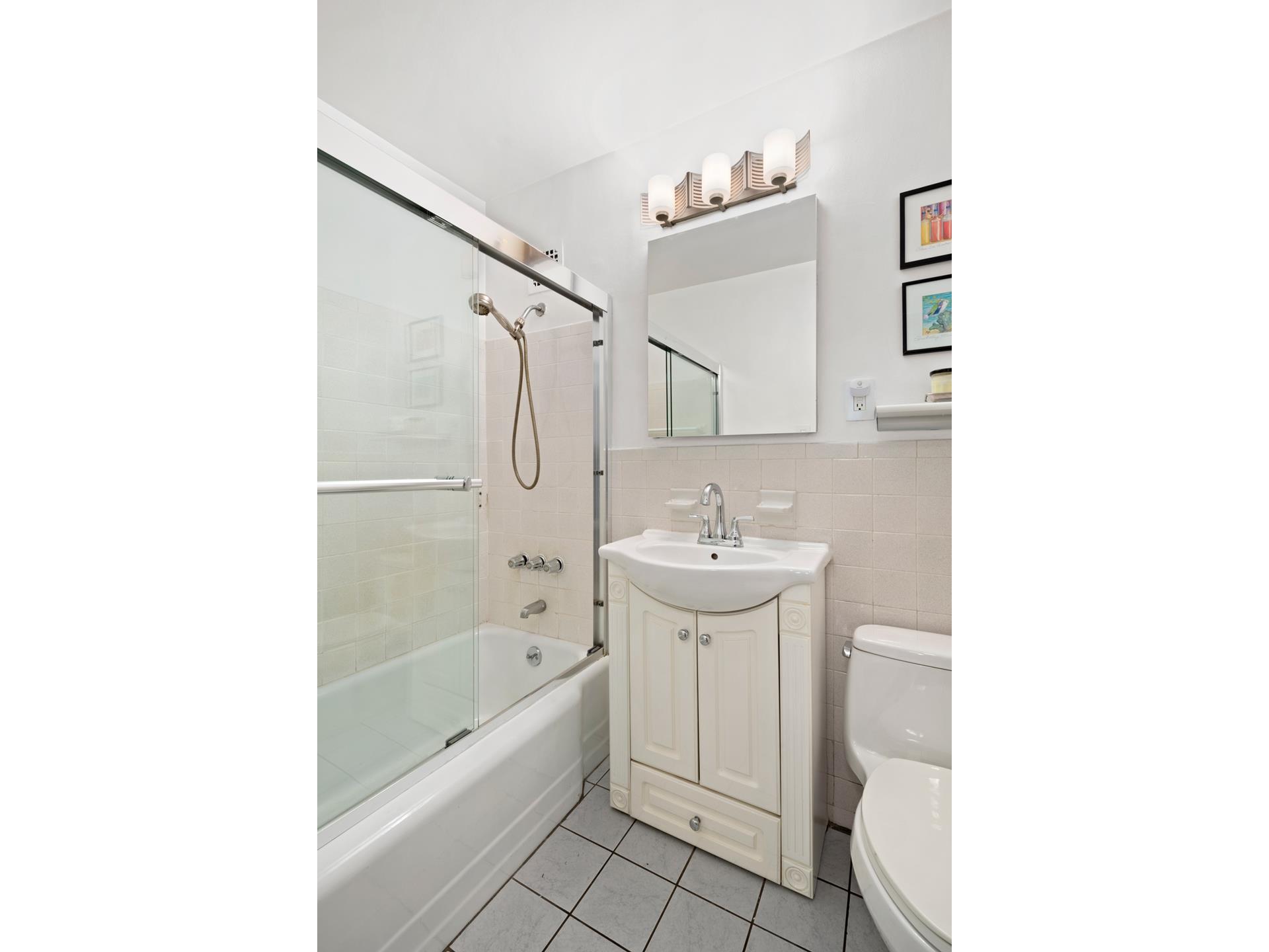 251 East 51st Street, Unit 3M Manhattan, NY 10022 - Photo 6 of 10