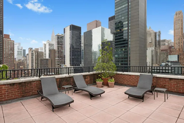 $645,000 | 251 East 51st Street, Unit 3M | Midtown East