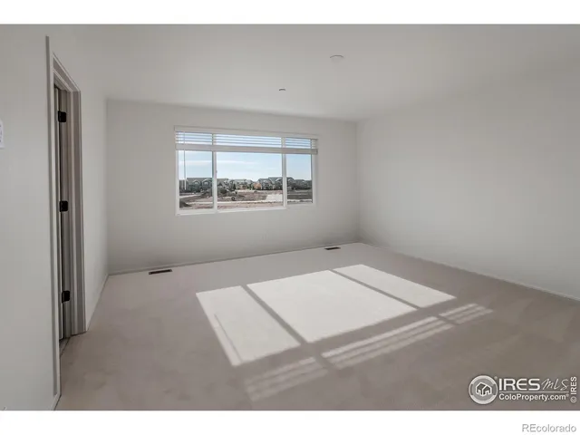 a view of empty room with window