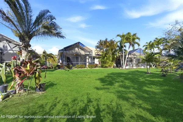 a view of house with garden
