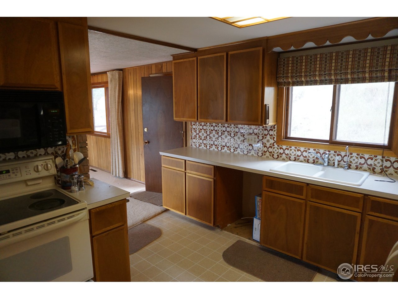 451 Taylor Road Lyons, CO 80540 - Photo 8 of 22 Kitchen