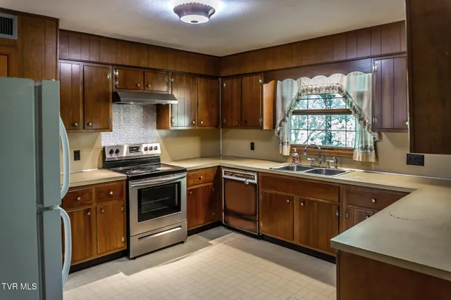 $435,000 | 2449 Jennings Drive, Kingsport, TN 37660