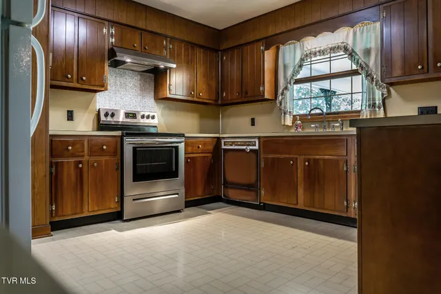 $435,000 | 2449 Jennings Drive, Kingsport, TN 37660