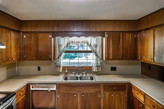 $435,000 | 2449 Jennings Drive, Kingsport, TN 37660