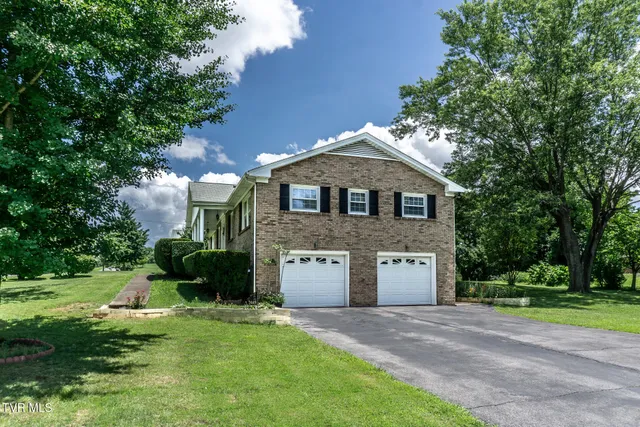 $435,000 | 2449 Jennings Drive, Kingsport, TN 37660
