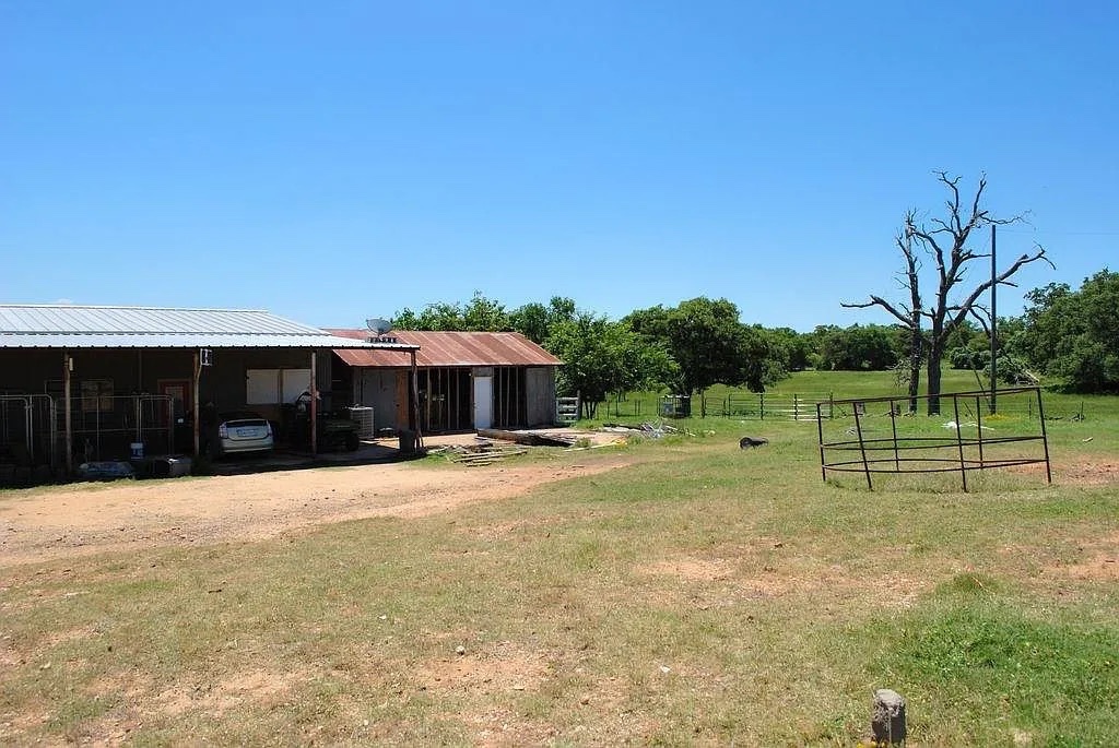 21741 East Interstate 10 Luling, TX 78648 - Photo 7 of 11 A working farm with two large barns nestled on a sprawling rural lot.