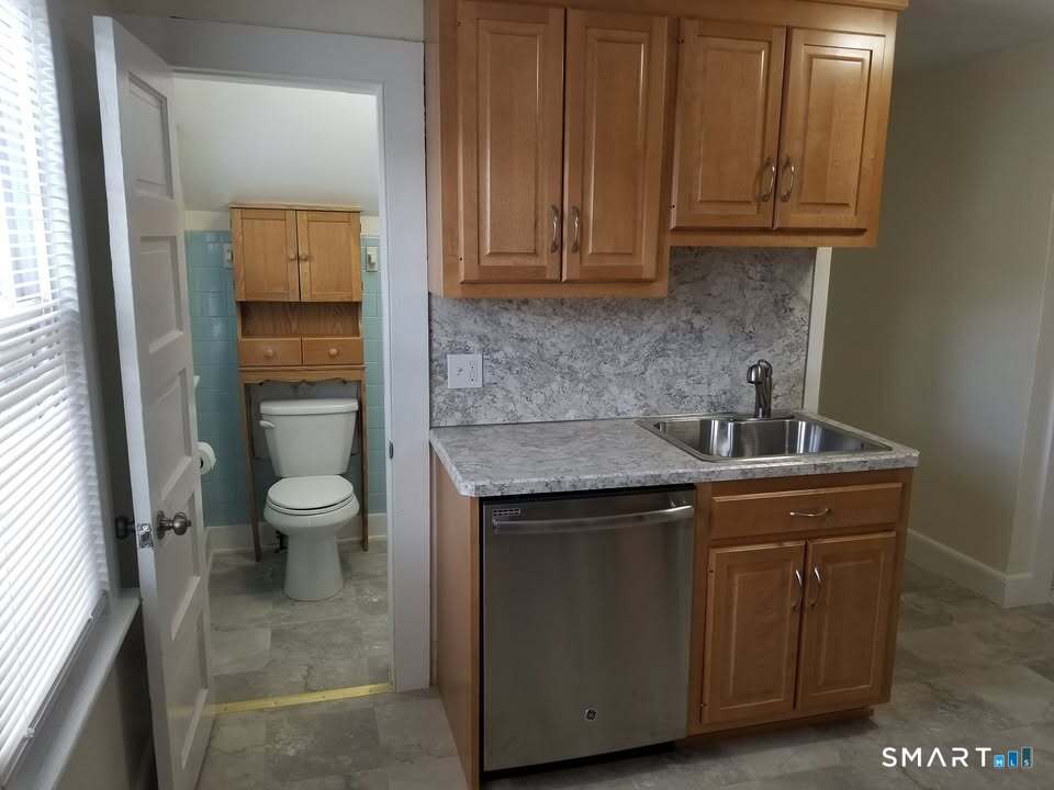 51 Wallace Row Wallingford, CT 06492 - Photo 11 of 16