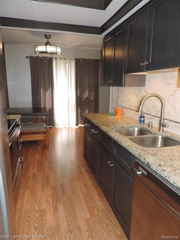 1422 Oakbrook Rochester Hills Rochester, MI 48307 - Photo 7 of 33