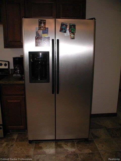 7662 Tubspring Road Almont, MI 48003 - Photo 10 of 20 7662 Tubspring SS Frig