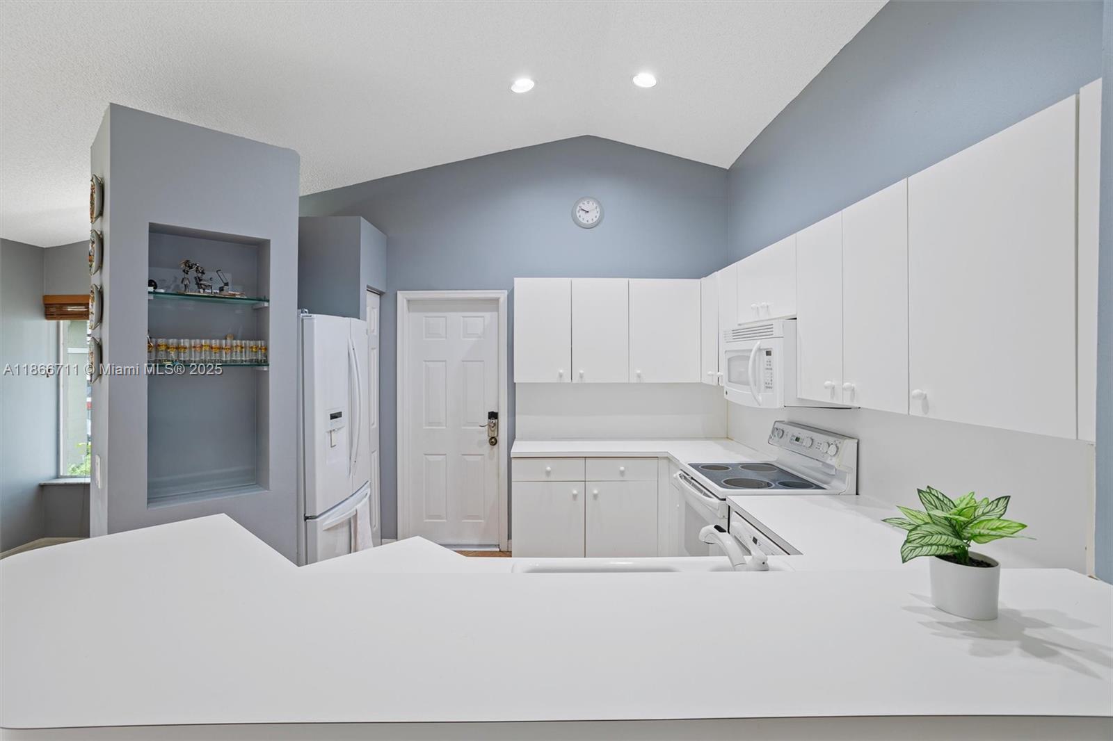 4052 Pine Ridge Lane Weston, FL 33331 - Photo 7 of 16