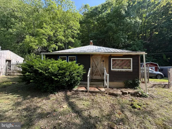 $250,000 | 5994 Mount Freedom Drive, Circleville, WV 26804