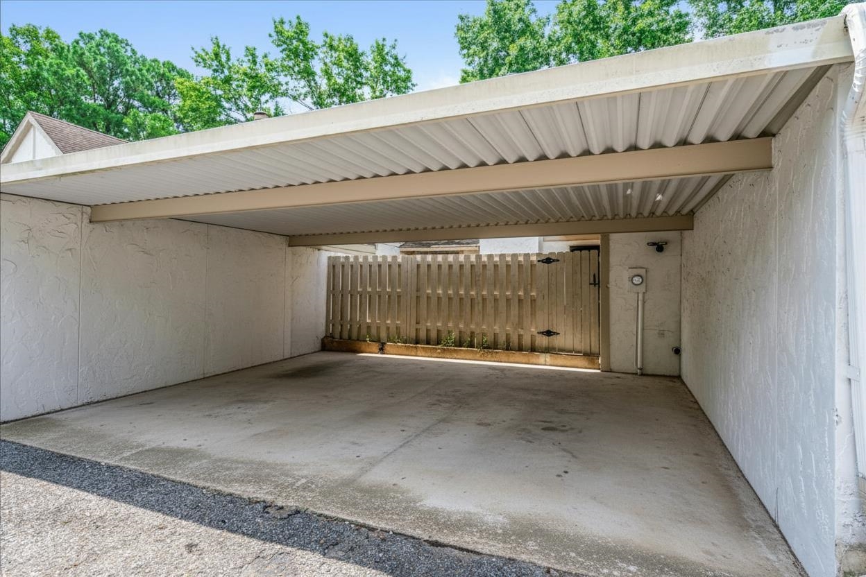 7503 Bavarian Drive, Unit 19 Germantown, TN 38138 - Photo 27 of 36 a view of a patio with a table and chairs