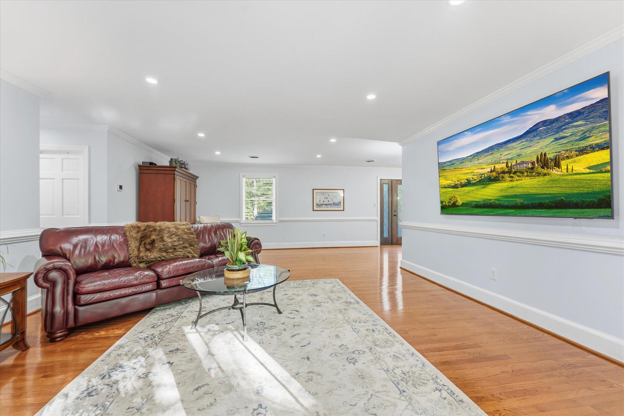 3800 Mountain Road Haymarket, VA 20169 - Photo 17 of 73 Open, huge main-level living room.