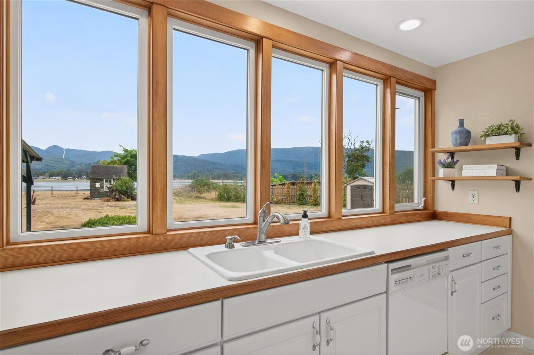 82 East Sunny Sands Road Cathlamet, WA 98612 - Photo 4 of 40