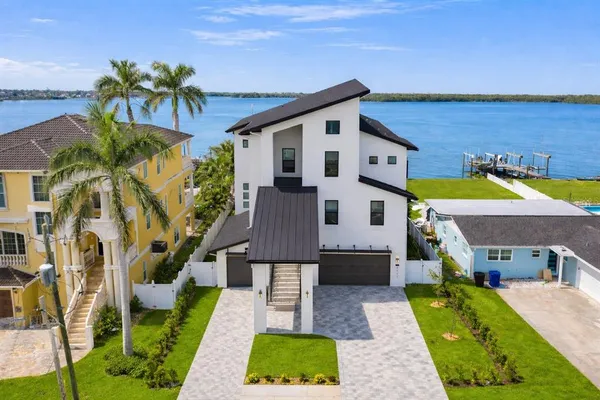 $2,999,999 | 1843 Bayou Grande Boulevard Northeast, St. Petersburg, FL 33703