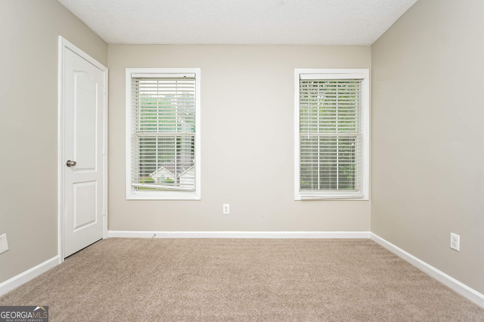 10253 Commons Crossing Jonesboro, GA 30238 - Photo 12 of 17 an empty room with a window