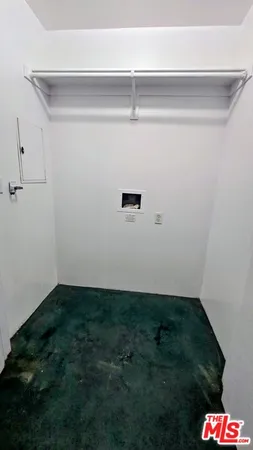 a view of utility room