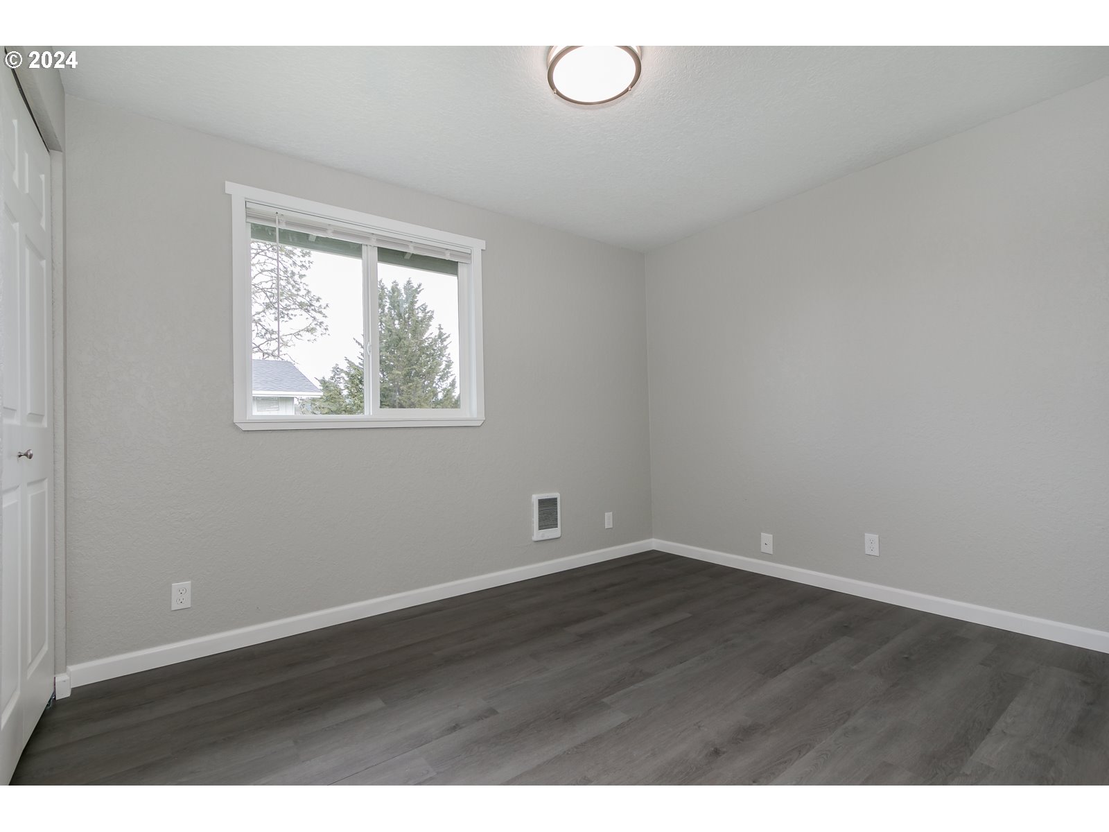 904 South Comstock Road Sutherlin, OR 97479 - Photo 11 of 22 Gallery Image 11